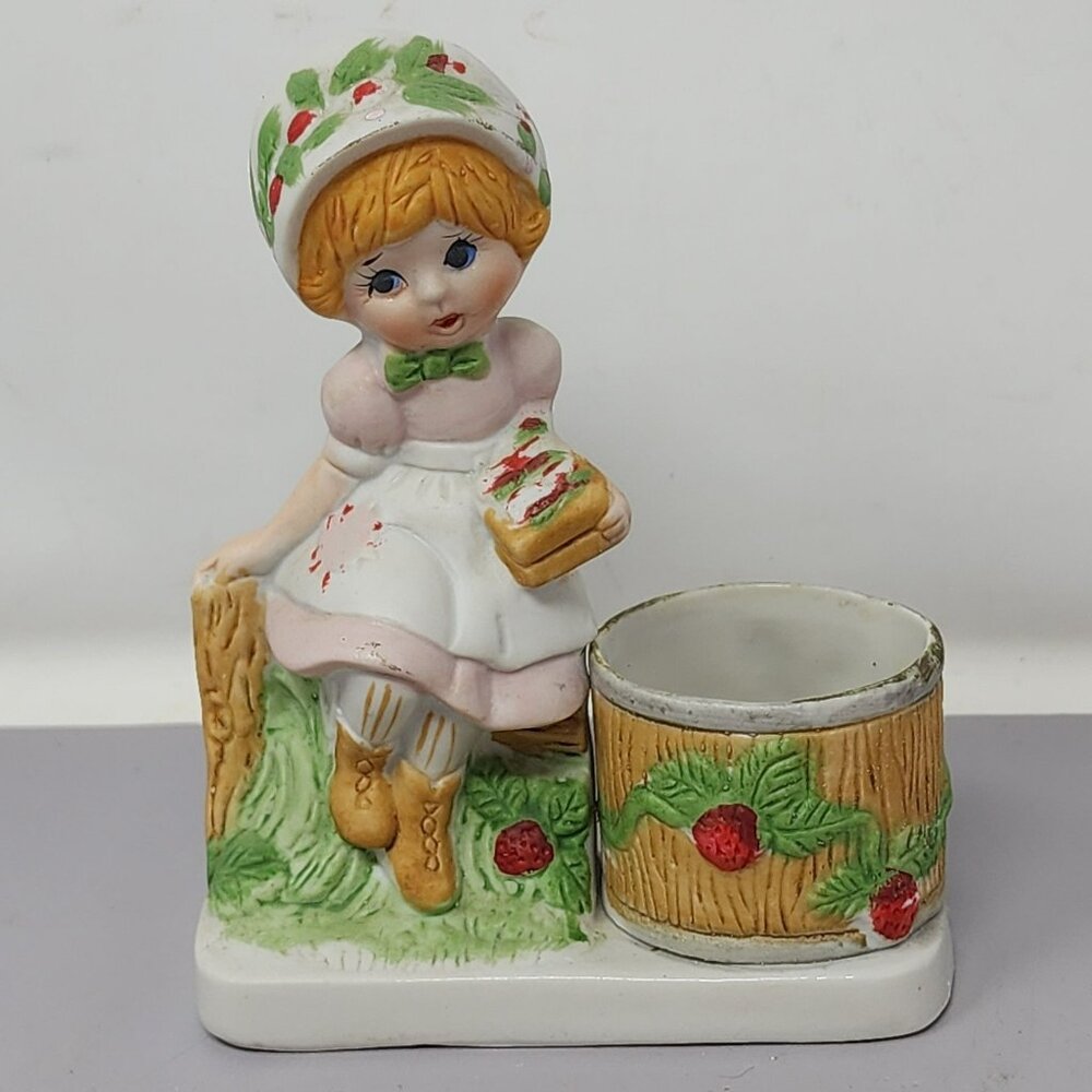 Vintage Strawberry Patches Porcelain Figurine Collectible Desk Ornament‎